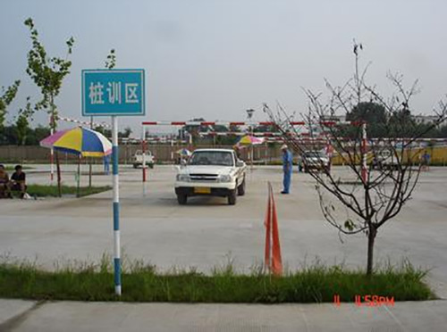 辉元驾校