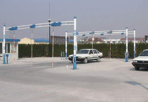 先行驾校