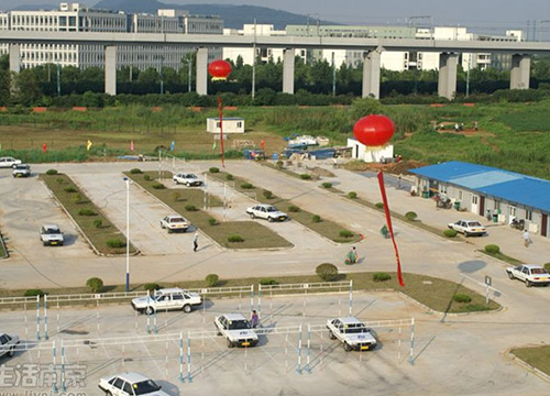 岑通驾校